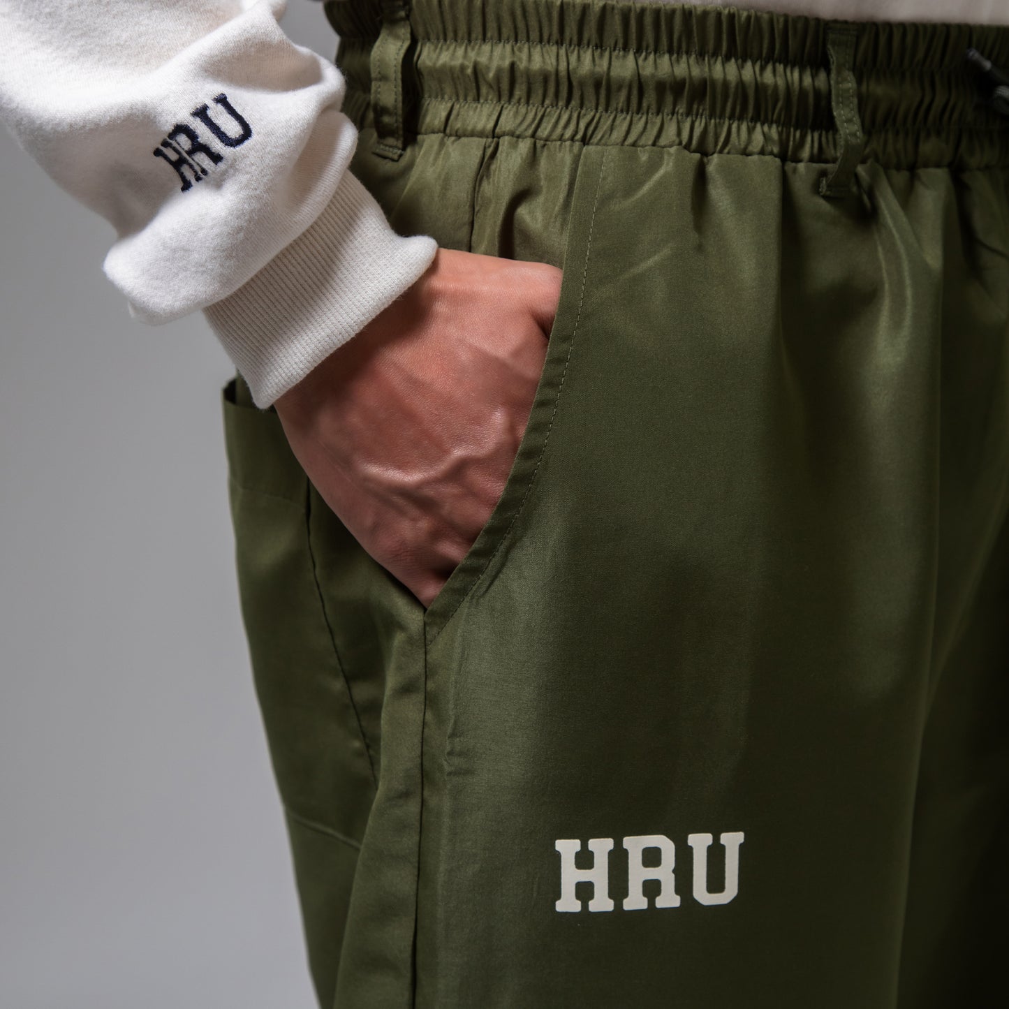 NYLON TRACK PANTS（OLIVE）