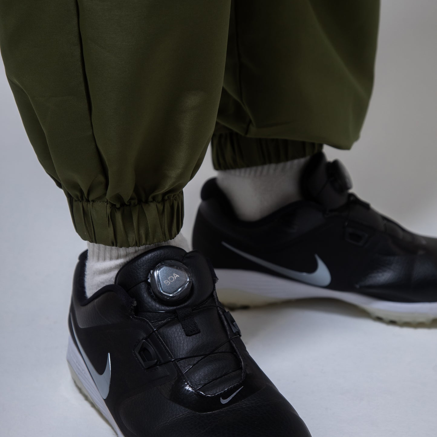 NYLON TRACK PANTS（OLIVE）