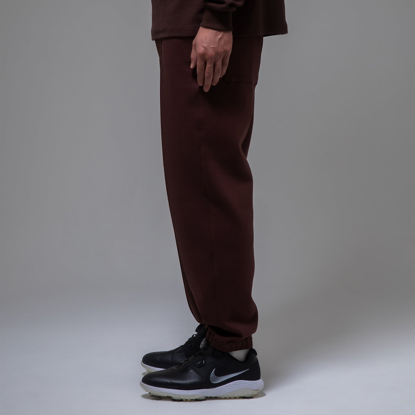 TAPERED TRACK PANTS（BROWN）