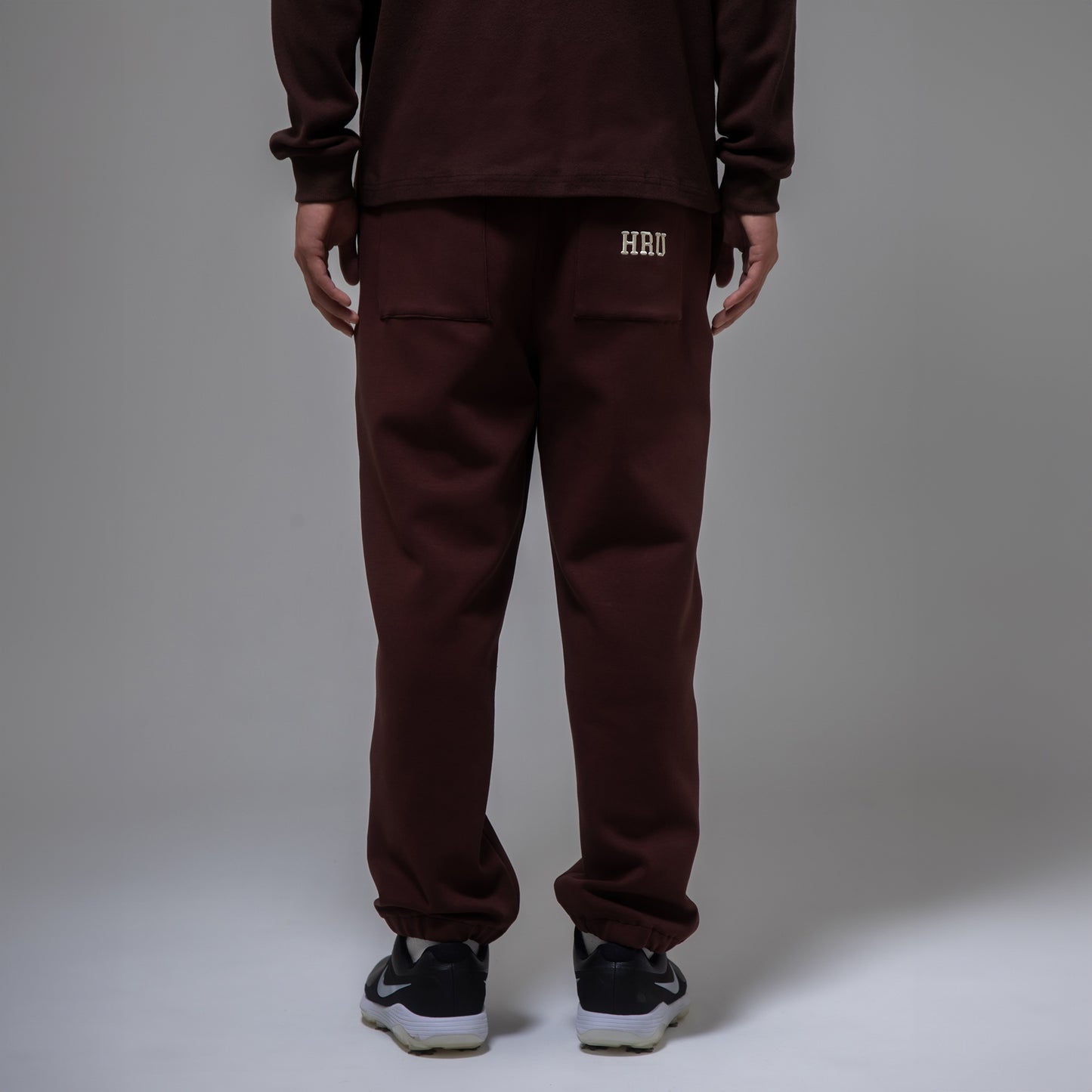 TAPERED TRACK PANTS（BROWN）