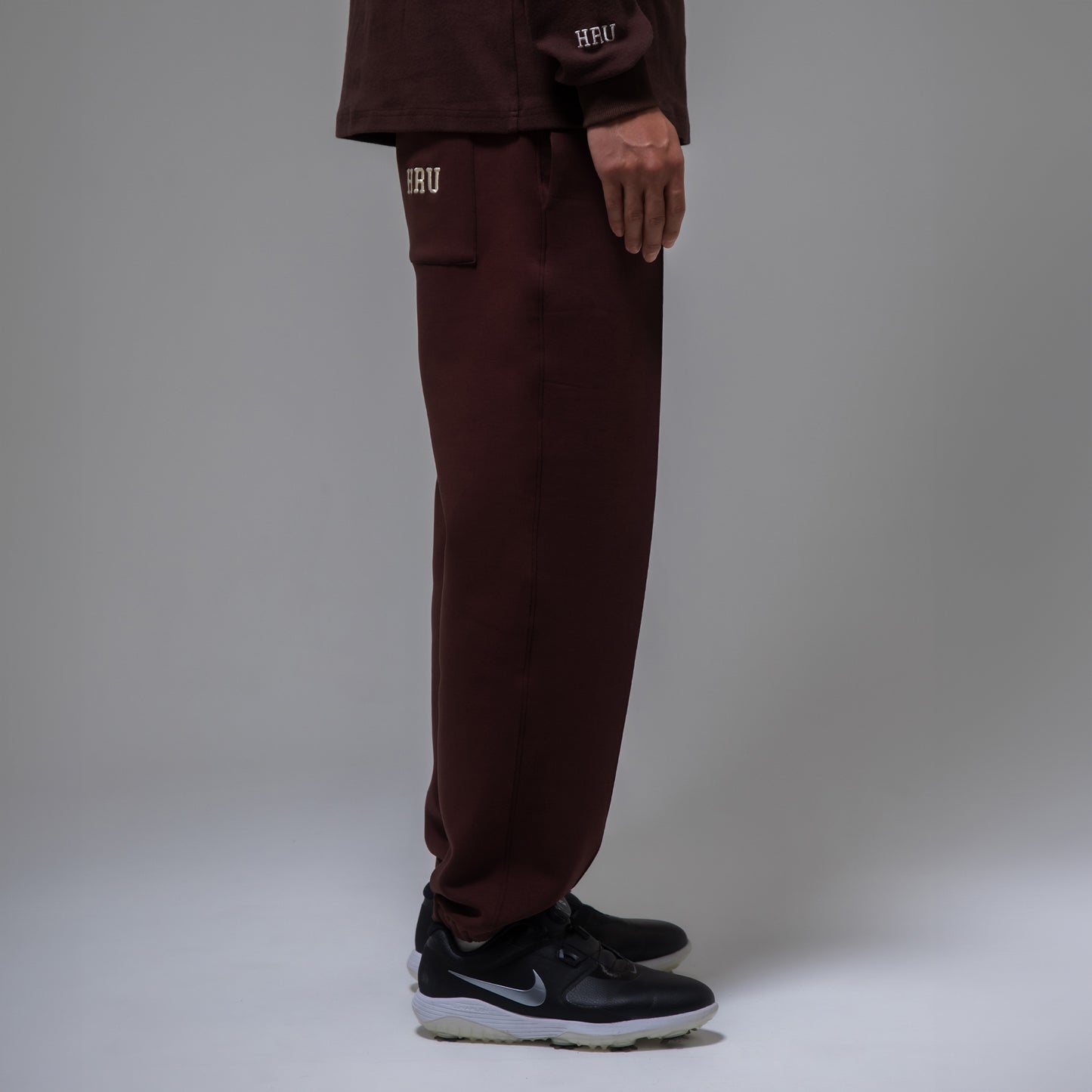 TAPERED TRACK PANTS（BROWN）