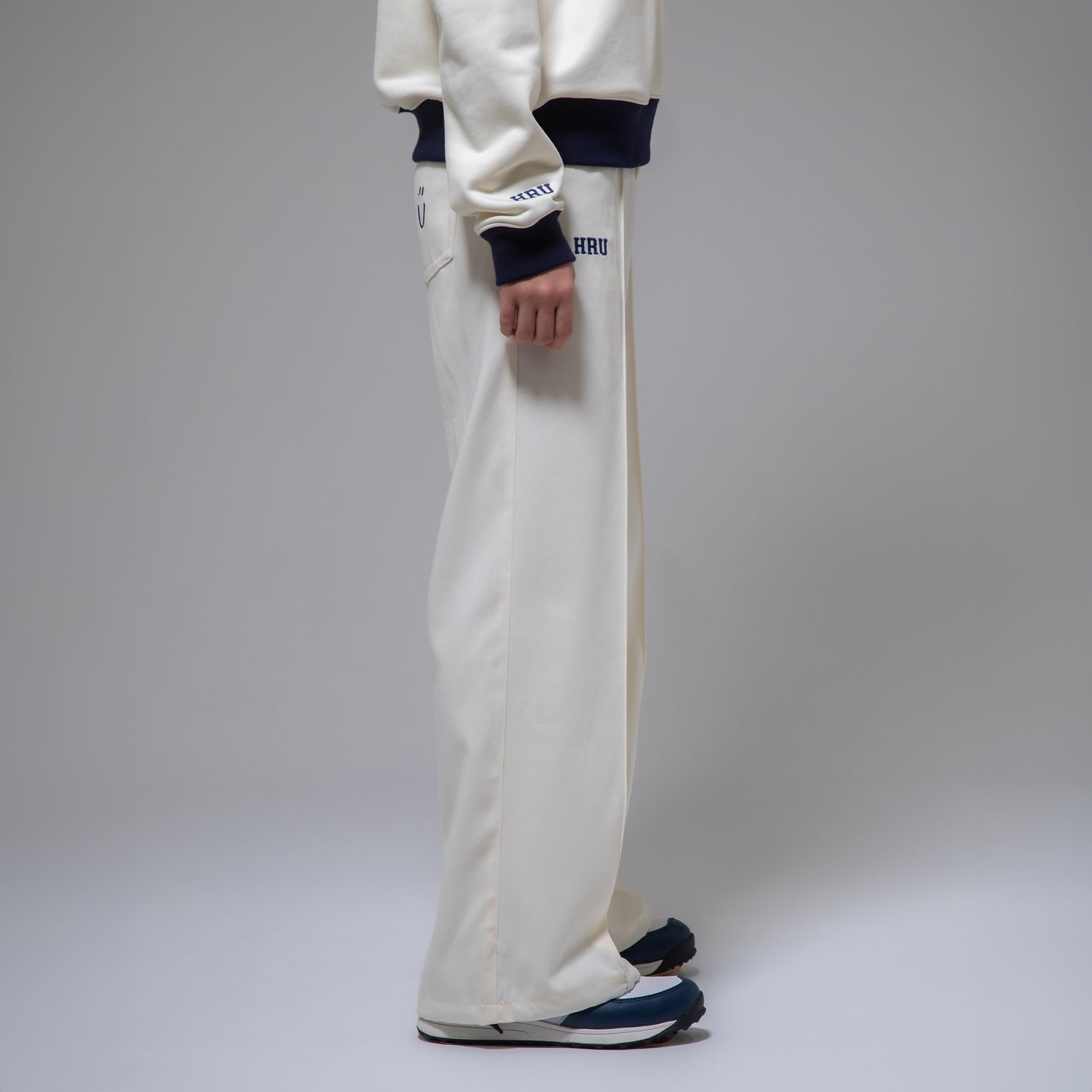 CENTER SEAM FLARE PANTS（IVORY lady's）