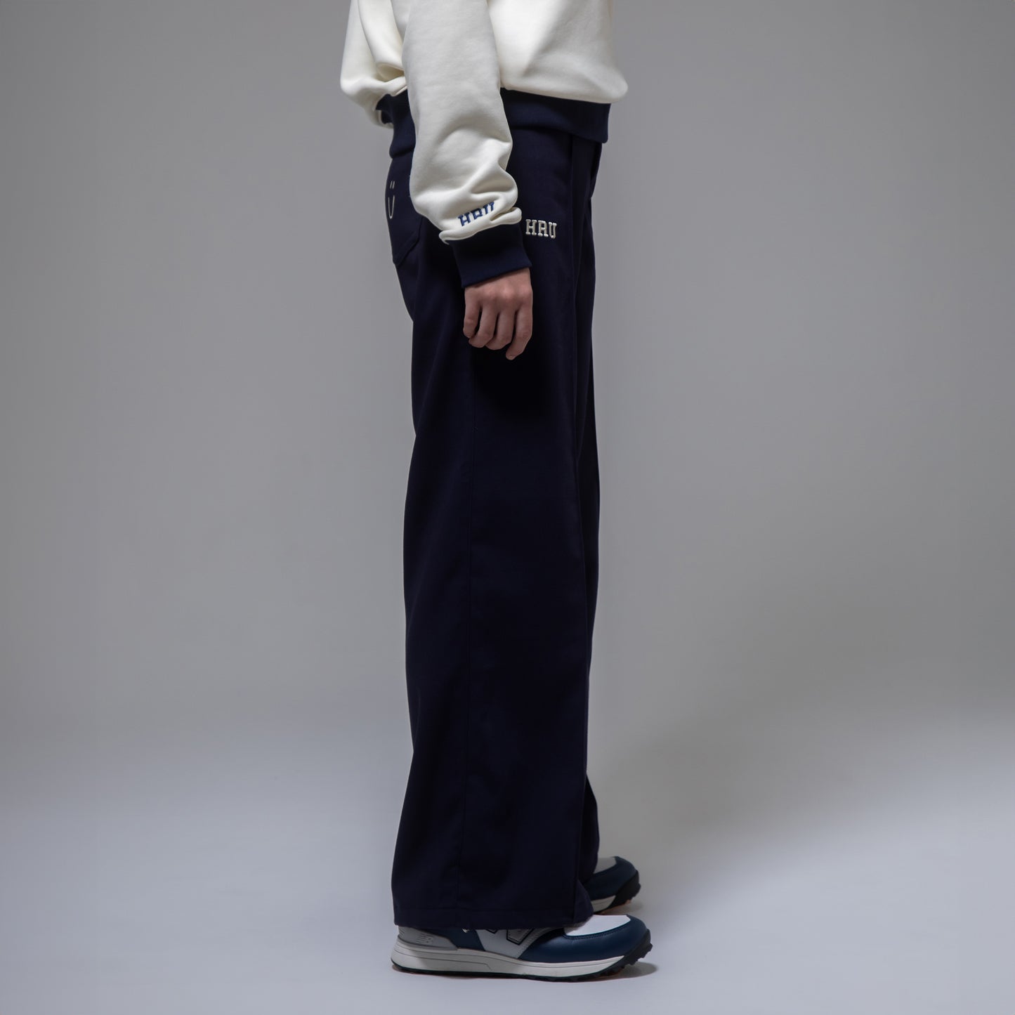 CENTER SEAM FLARE PANTS（NAVY lady's）