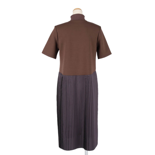 HIGH NECK PLEATED ONEPIECE（BROWN）